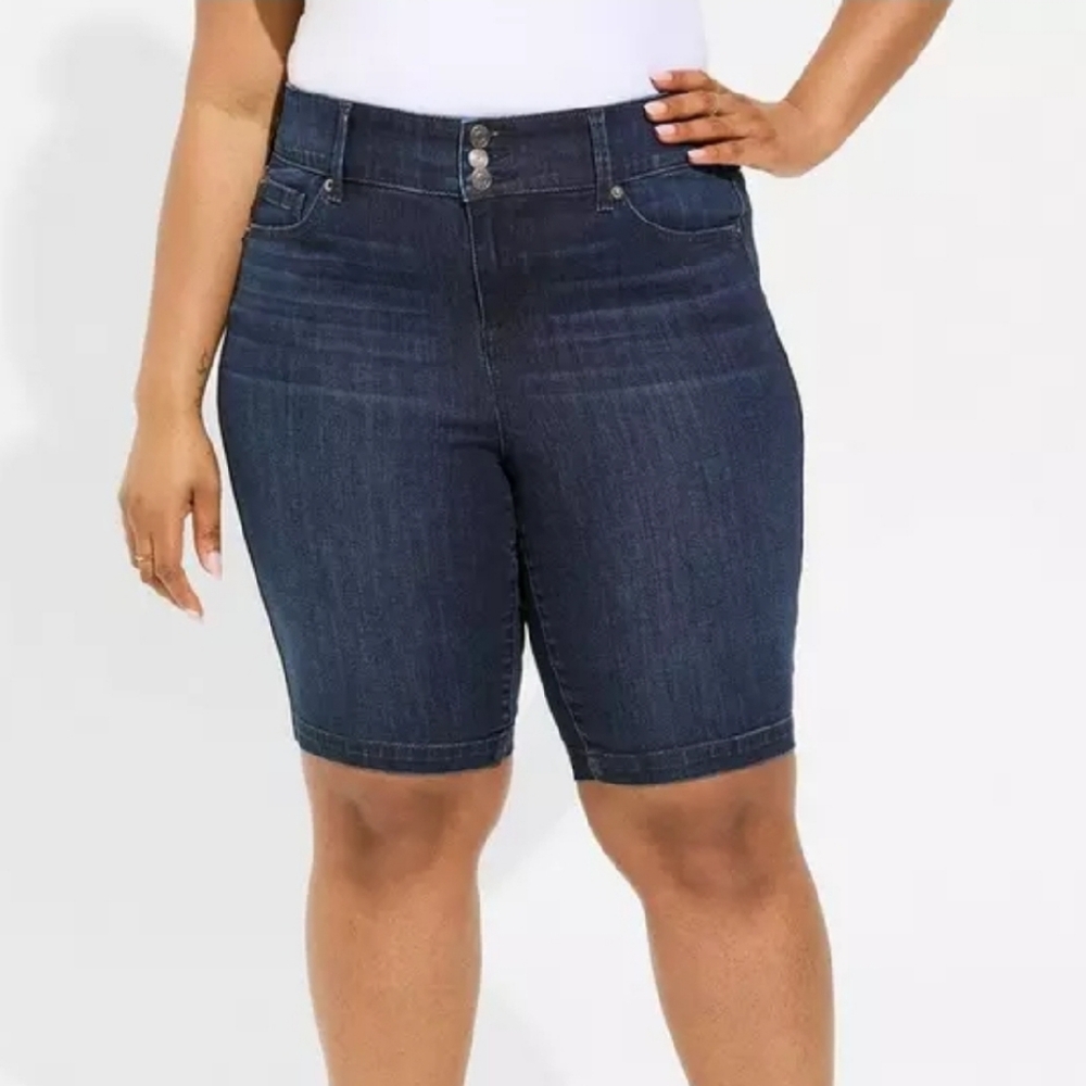 Torrid Denim Blue Women's Bermuda Shorts size 22